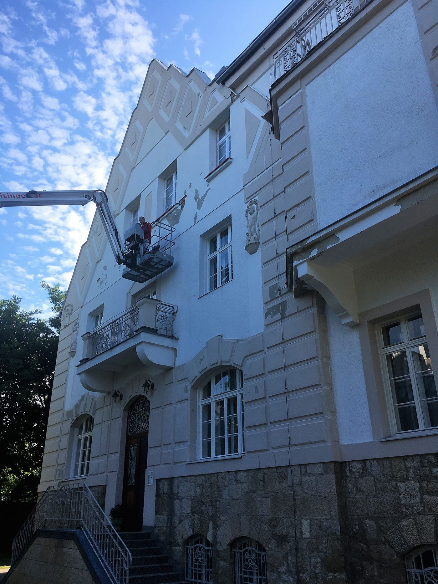 Restaurierung einer Villenfassade